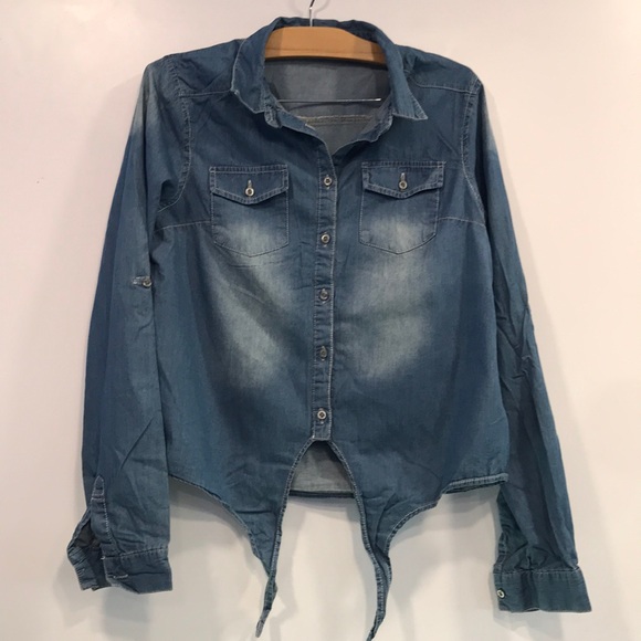 Charlotte Russe Tops - 🌸Charlotte Russe denim top🌸